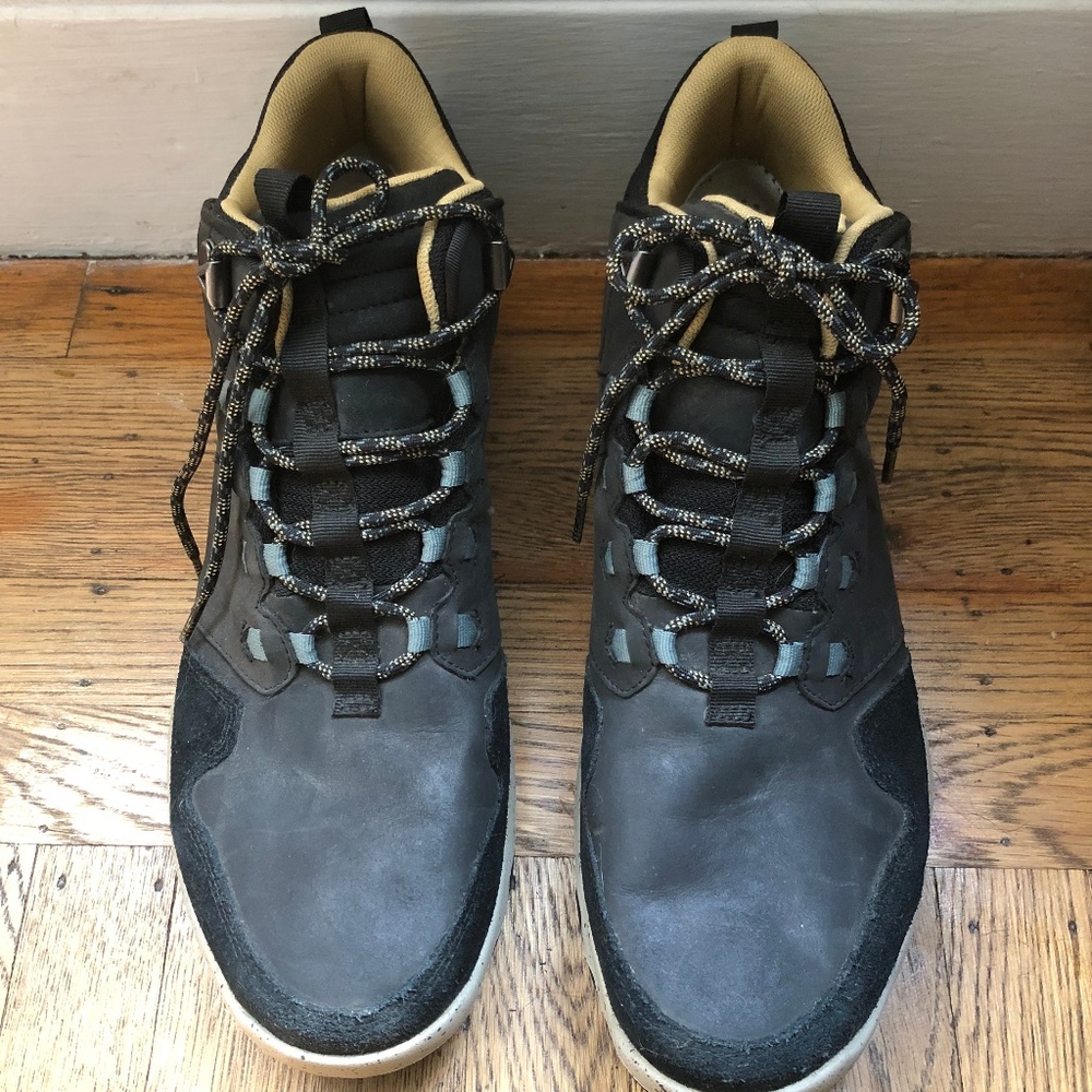 Teva Men's Arrowood Hiking Boot- hardly worn